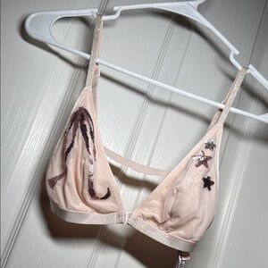 Victoria's Secret wireless bralette. NWOT. Size Medium.